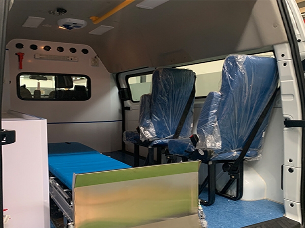 大通非急救转运车