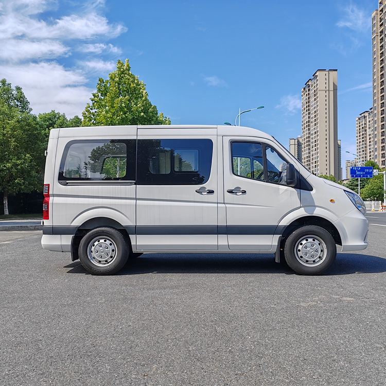 福田图雅诺短轴低顶殡仪车